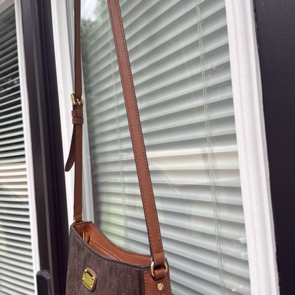 MICHAEL Micheal Kors Large Jet Set Travel Messenger/Crossbody - Picture 10 of 17